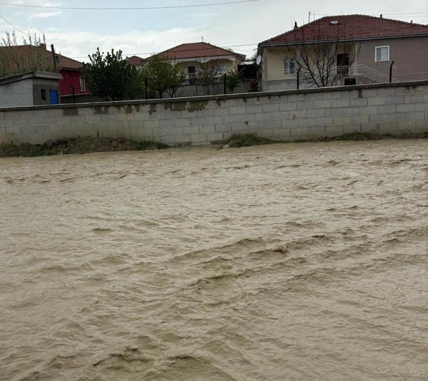 Yağmur duası sırasında yağış başladı, sel oldu!