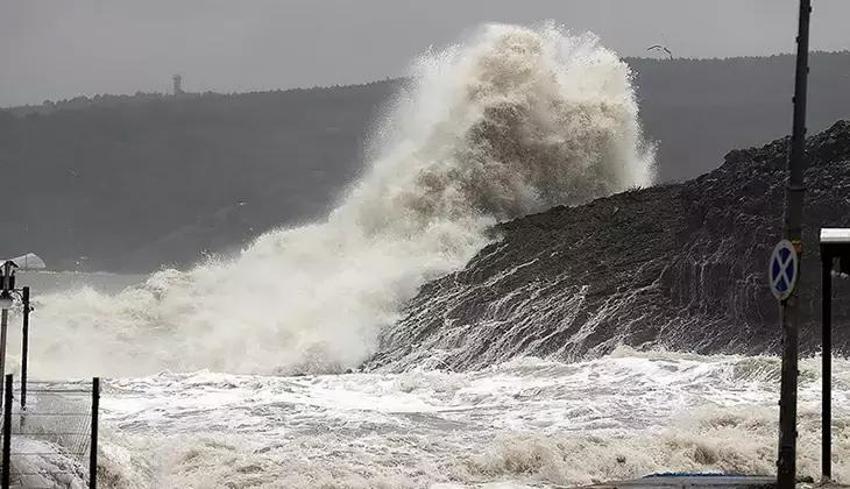 Meteoroloji'den İstanbul için sarı kodlu uyarı: Kuvvetli rüzgar etkili olacak, çatı uçmasına dikkat!