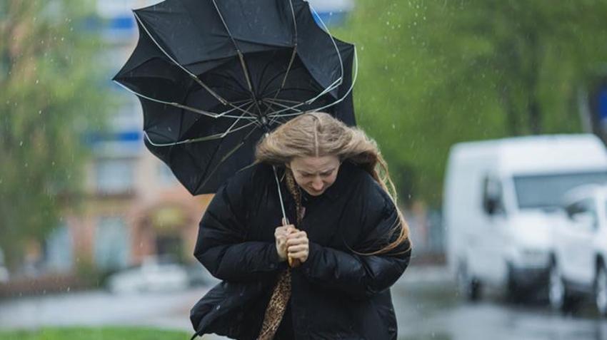 Meteoroloji'den İstanbul için sarı kodlu uyarı: Kuvvetli rüzgar etkili olacak, çatı uçmasına dikkat!