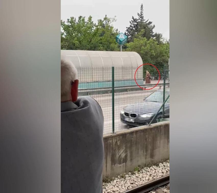 Eşini otobüste unuttu panik anlarını torunu kaydetti! Dede-torun arasındaki gülümseten diyalog görüntülere yansıdı