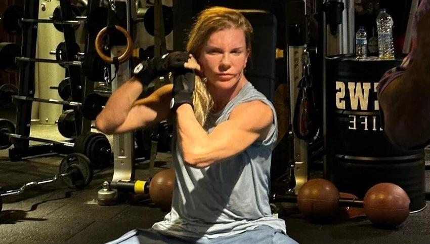 Biricik Suden yine şaşırttı! Bu kez kaslı pozuyla olacakları tahmin etti