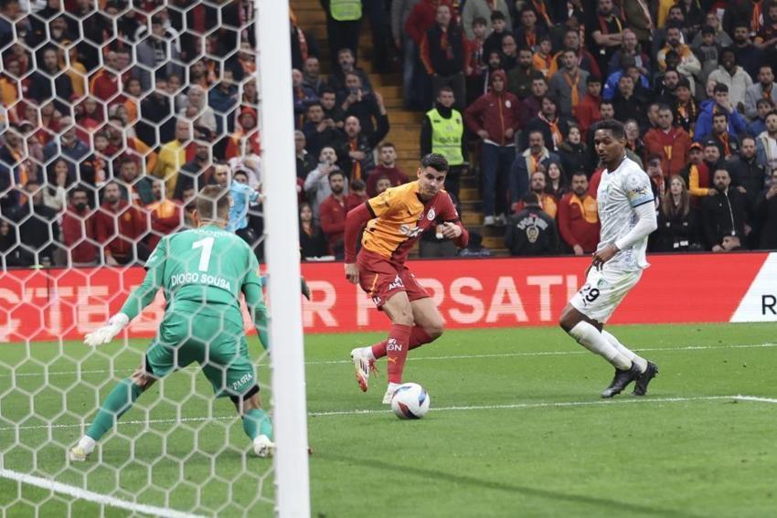Galatasaray'da her şeyi alt üst etti! 8 milyon euroluk fiyasko, Okan Buruk patladı, yıldız ismin biletini kesti
