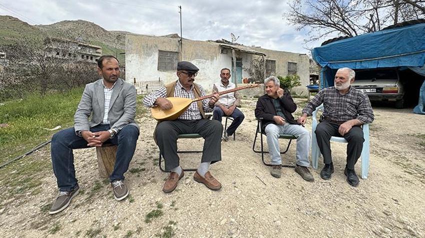 51 yıl önce bir altın bozdurarak aldı, mağarada sakladı! Elazığlı dengbej bölgenin son temsilcisi