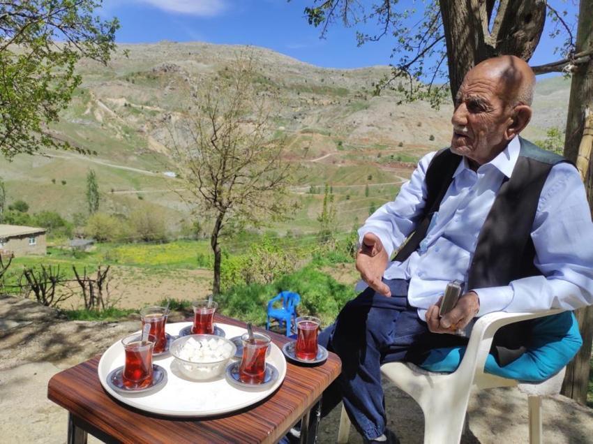 136 yaşında, 28 çocuğu 250 torunu var! Uzun yaşamın sırrını 'sevdiği kızın bedduasına' borçlu