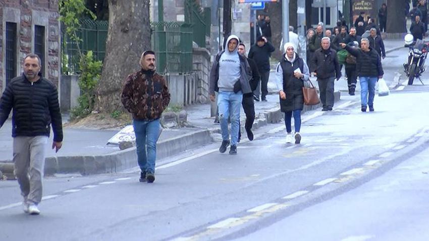 İstanbul'da 1Mayıs coşkuyla kutlandı! Sendikalar Taksim'e çelenk ve karanfillerle çıktı