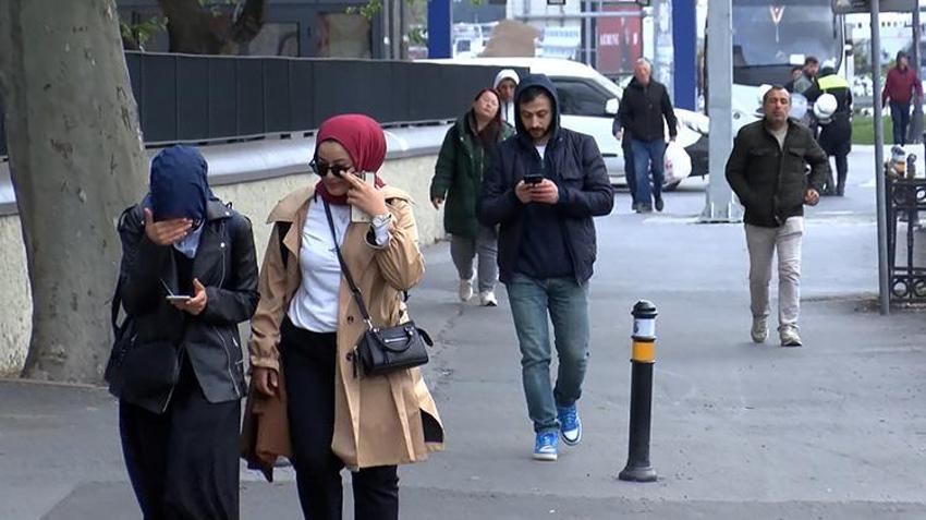 İstanbul'da 1Mayıs coşkuyla kutlandı! Sendikalar Taksim'e çelenk ve karanfillerle çıktı