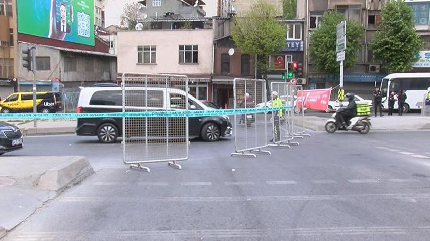 İstanbul'da 1Mayıs coşkuyla kutlandı! Sendikalar Taksim'e çelenk ve karanfillerle çıktı