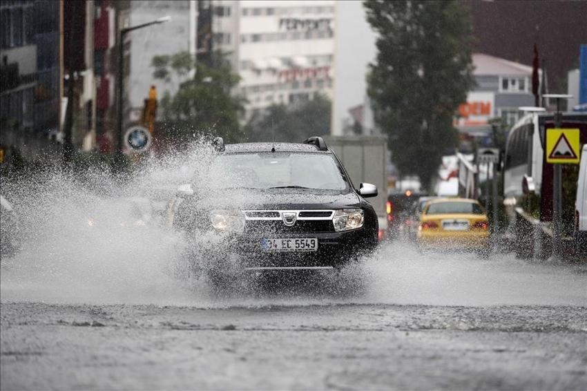 Meteoroloji'den sarı kodlu uyarı! Yurt genelinde gök gürültülü yağmurlar geri dönüyor