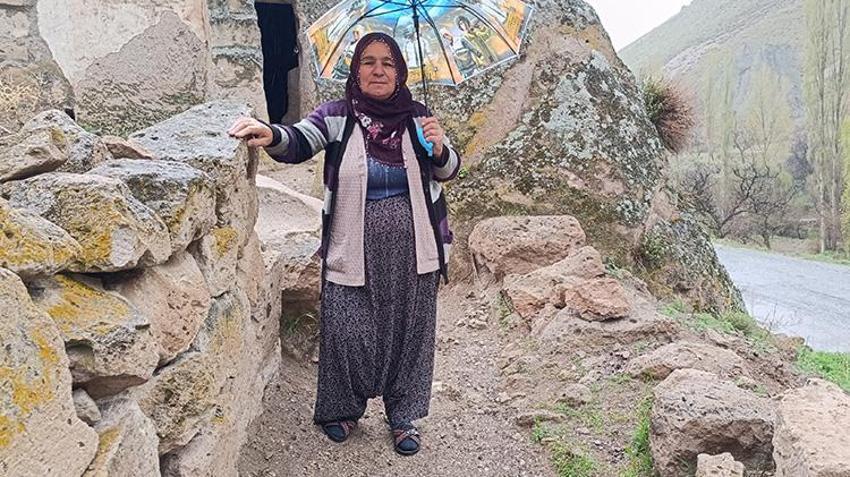 Köyünden hiç çıkmadan 5 dil öğrendi: Kayserili Ayşe teyze 42 yıldır sattığı bez bebekler ile dünyaya açıldı