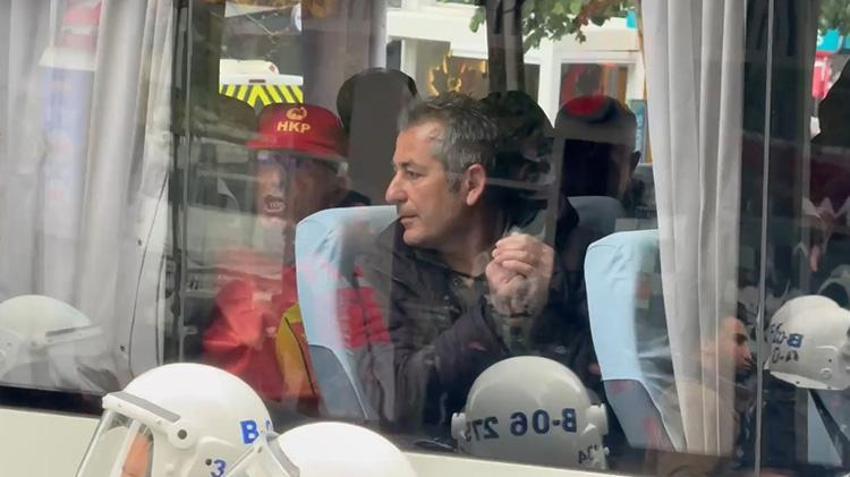 İstanbul'da 1Mayıs coşkuyla kutlandı! Sendikalar Taksim'e çelenk ve karanfillerle çıktı