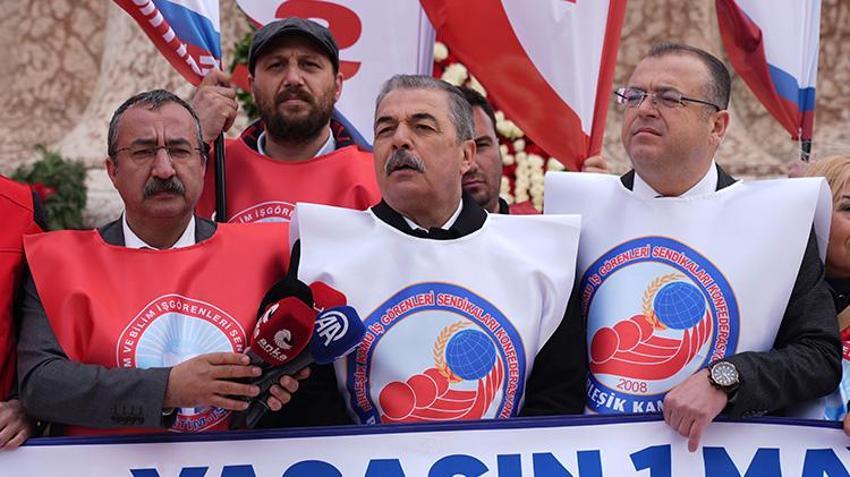 İstanbul'da 1Mayıs coşkuyla kutlandı! Sendikalar Taksim'e çelenk ve karanfillerle çıktı