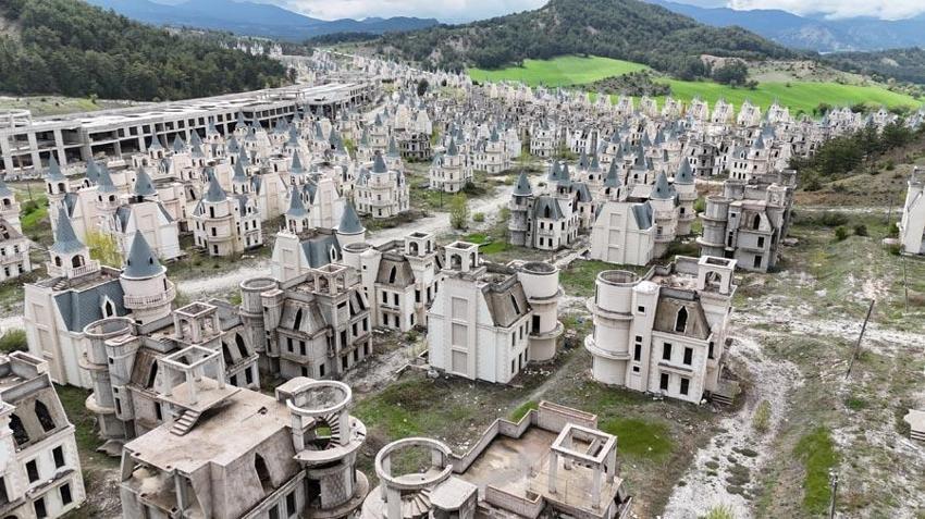 Peri masalı kabusa döndü! Atıl kalan villalar, dronla görüntülendi