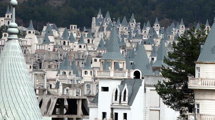 Peri masalı kabusa döndü! Atıl kalan villalar, dronla görüntülendi