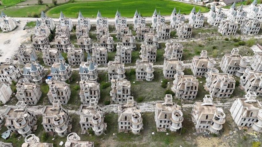 Peri masalı kabusa döndü! Atıl kalan villalar, dronla görüntülendi