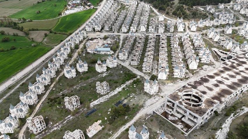 Peri masalı kabusa döndü! Atıl kalan villalar, dronla görüntülendi