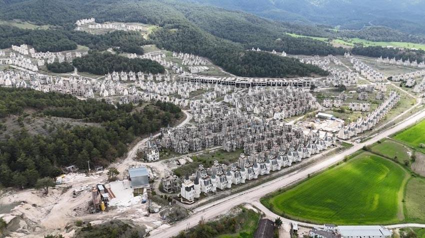 Peri masalı kabusa döndü! Atıl kalan villalar, dronla görüntülendi