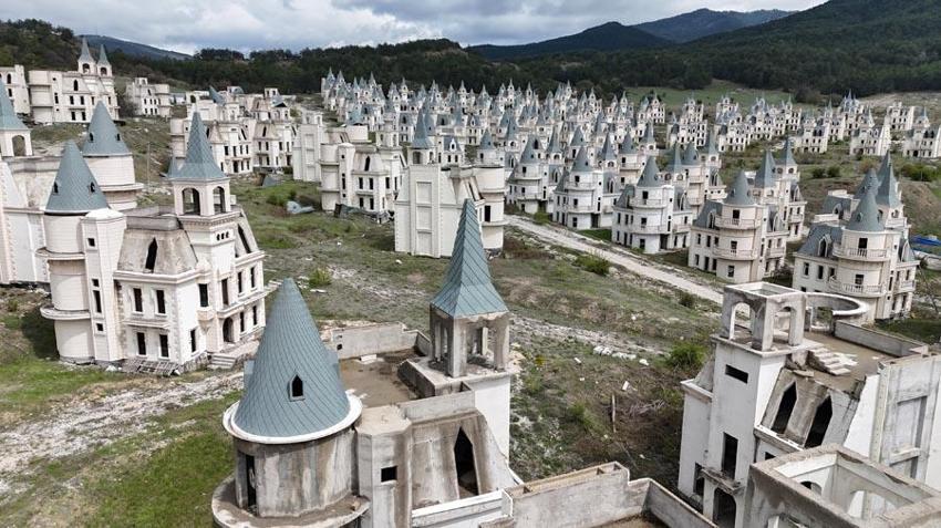 Peri masalı kabusa döndü! Atıl kalan villalar, dronla görüntülendi