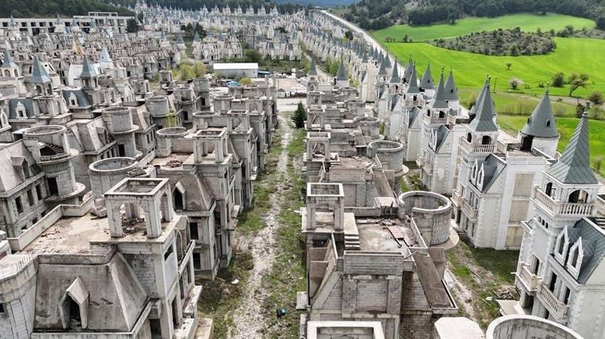 Peri masalı kabusa döndü! Atıl kalan villalar, dronla görüntülendi