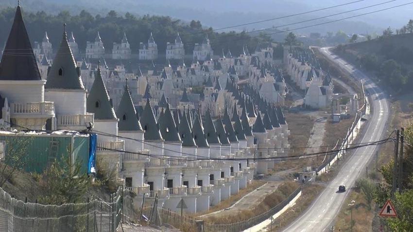 Peri masalı kabusa döndü! Atıl kalan villalar, dronla görüntülendi