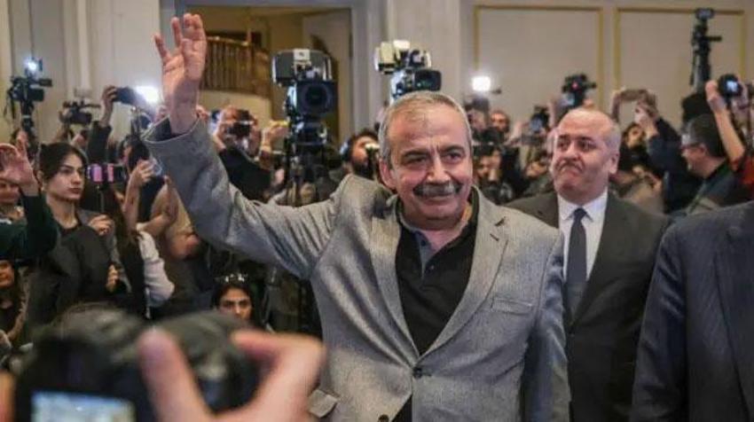 Sırrı Süreyya Önder hayatını kaybetti! Gençliğinde çıraklık da yaptı kamyon şoförlüğü de, işte hayat hikayesi...