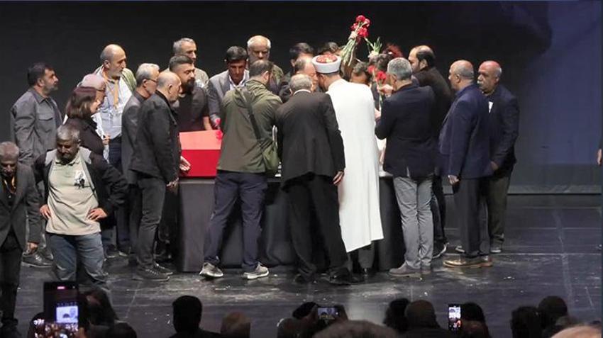 Sırrı Süreyya Önder'e acı veda! Annesinin ağıtları yürekleri dağladı