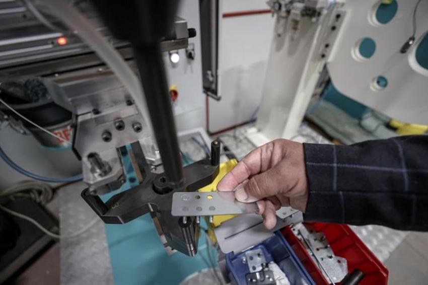 Askerde tasarladı, fabrikasını kurdu! 70 ülke onun peşinde, ürünleri 25 yıl bakımsız çalışıyor