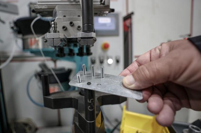 Askerde tasarladı, fabrikasını kurdu! 70 ülke onun peşinde, ürünleri 25 yıl bakımsız çalışıyor