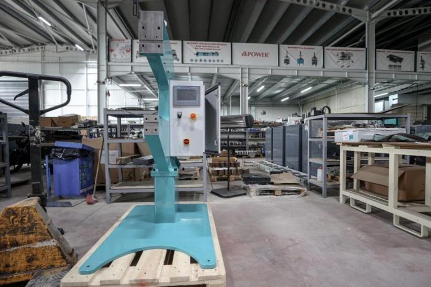 Askerde tasarladı, fabrikasını kurdu! 70 ülke onun peşinde, ürünleri 25 yıl bakımsız çalışıyor