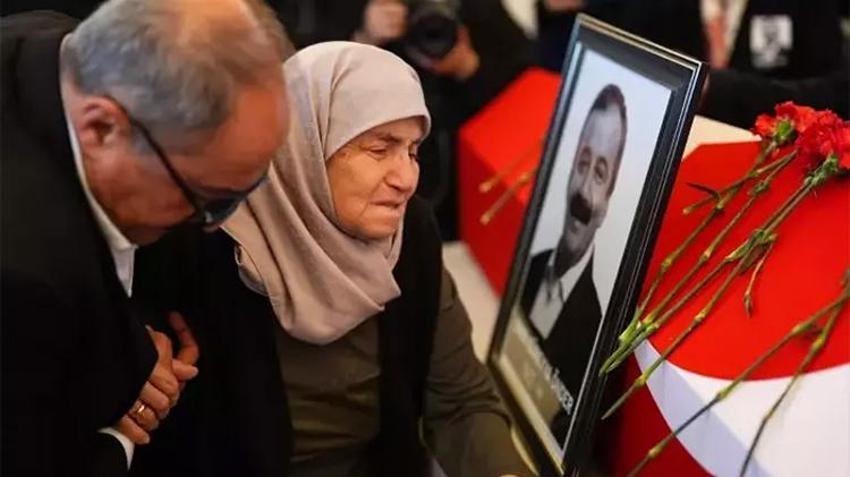 Sırrı Süreyya Önder'e acı veda! Annesinin ağıtları yürekleri dağladı