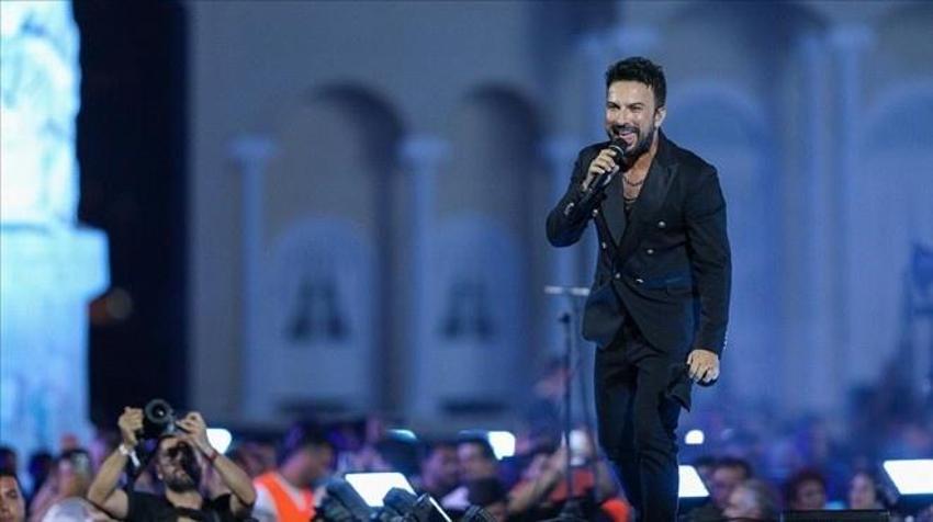 Tarkan'dan konser paylaşımı geld! Annesinin ölümüyle yıkılmıştı