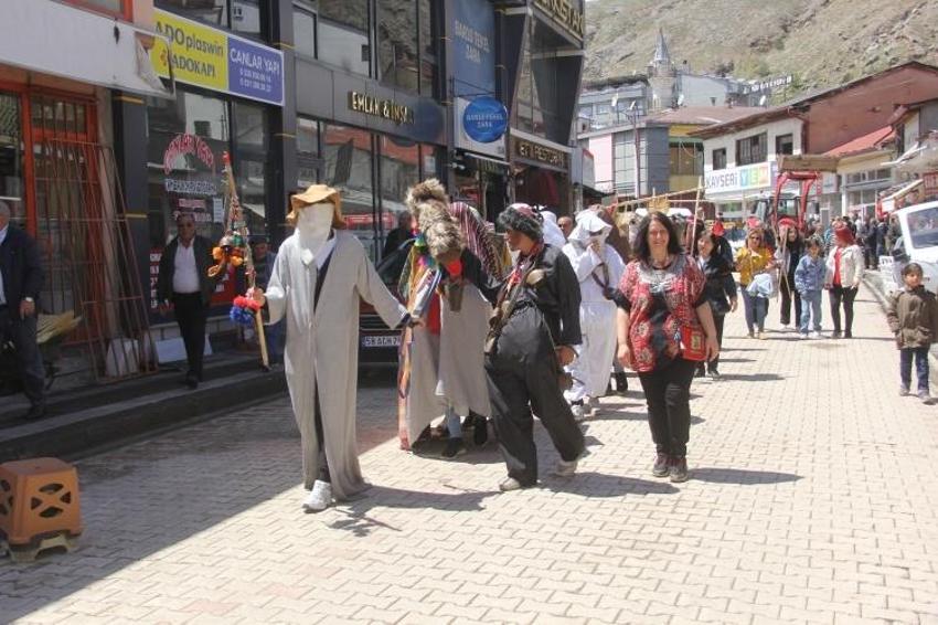 Gelenek 60 yıl sonra tekrar canlandı! Sivas'ta Hıdırellez coşkusu bu şekilde yaşanıyor