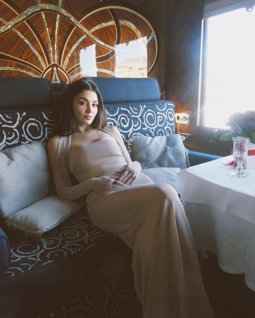 Hande Erçel pozlarıyla Instagram'ı salladı! 1 milyon beğeni aldı