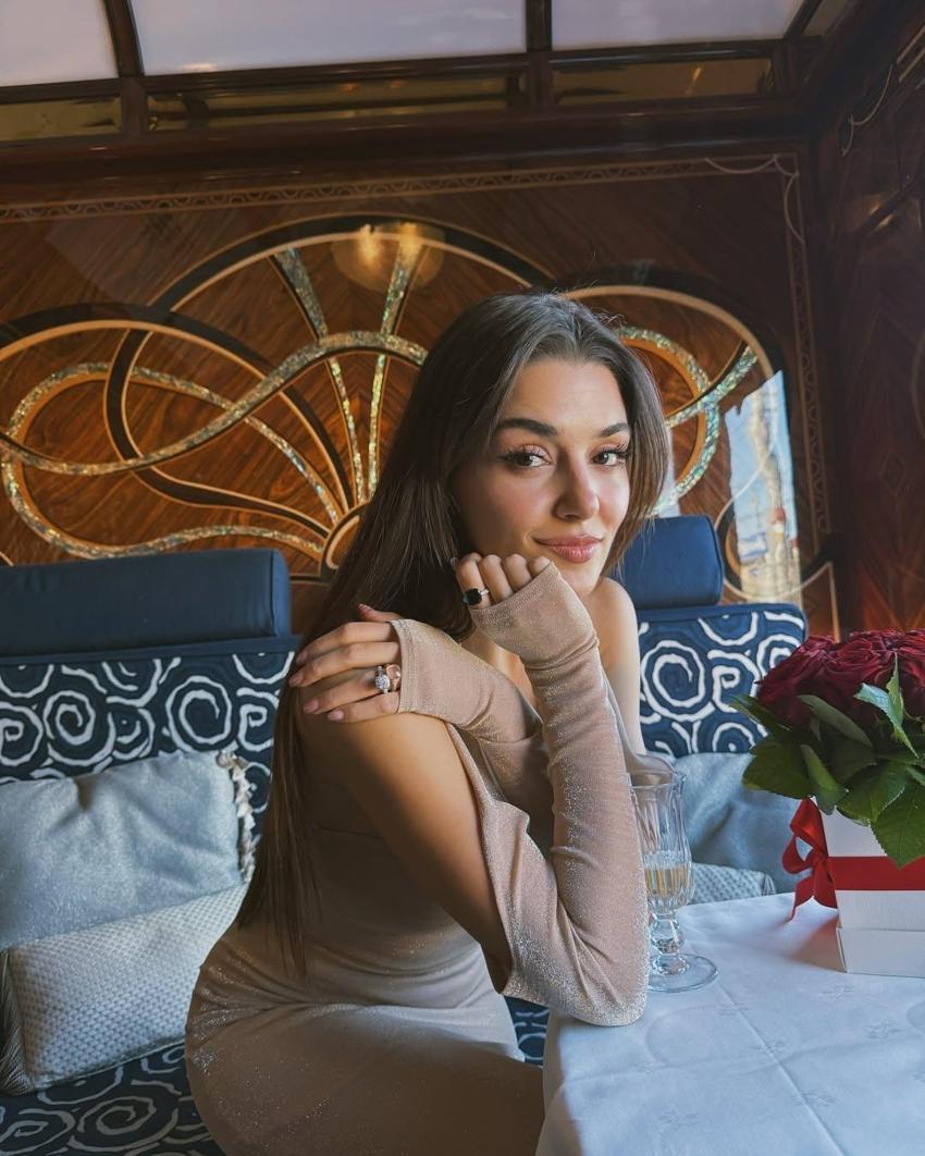 Hande Erçel pozlarıyla Instagram'ı salladı! 1 milyon beğeni aldı