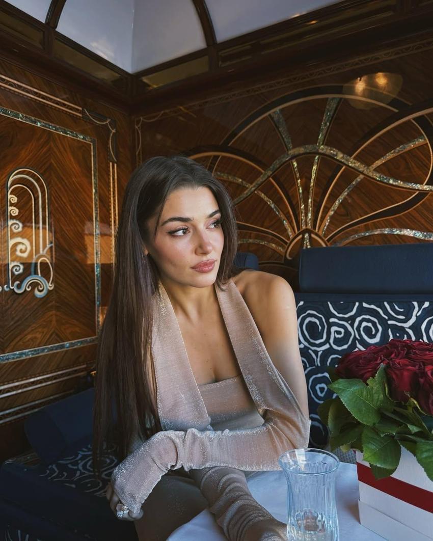 Hande Erçel pozlarıyla Instagram'ı salladı! 1 milyon beğeni aldı
