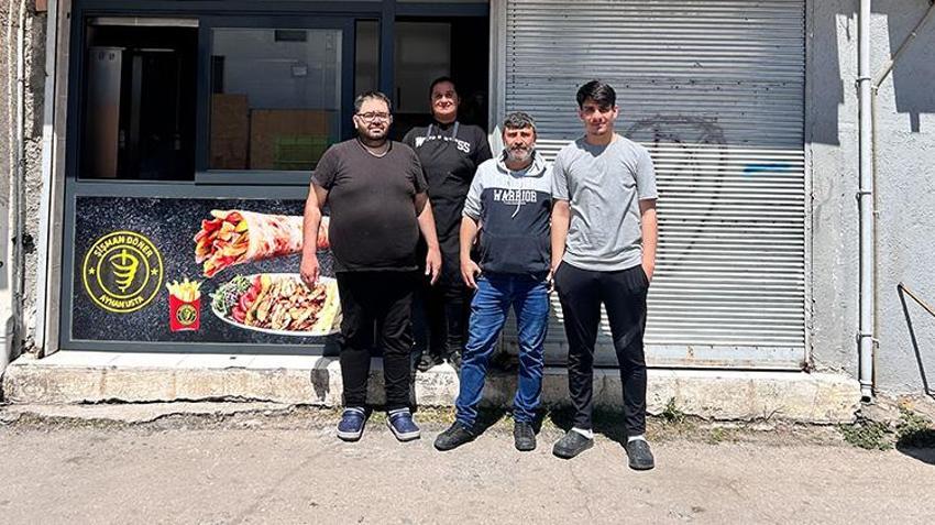 Hataylı dönerciden anlamlı kampanya! Her yıl babasının sevdiği döneri bedava dağıtıyor