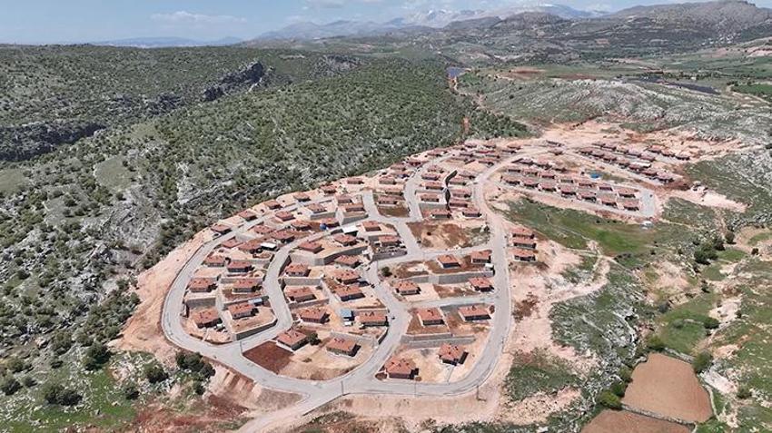 Adıyaman Zey köyü ileri mühendislikle kayalık zeminde yeniden inşa etti