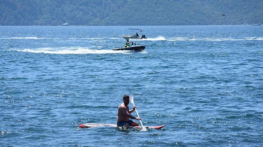 Akdeniz sezonu açtı! Güneşi gören sahile koştu, kimi güneşlendi gibi yüzdü