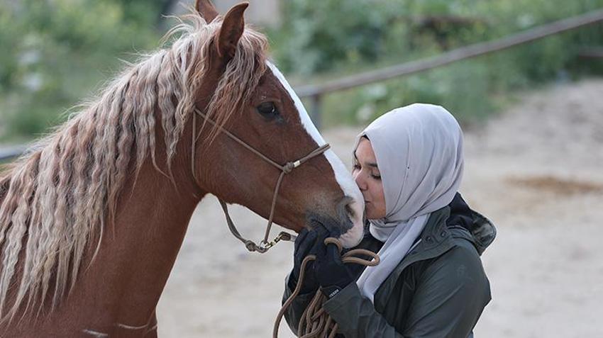 Almanya'da yaşayan kadın yapılamaz denileni yapıyor! İki ayda bir sadece onun için geliyor
