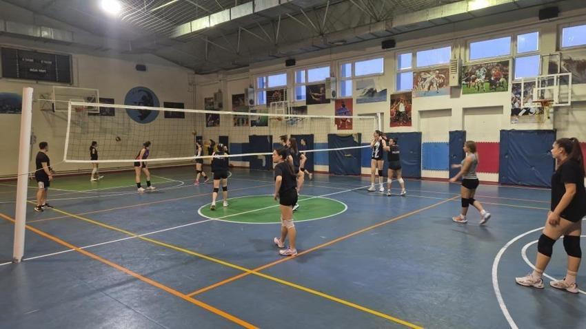 İkiz kardeşlerin voleybol aşkı: Aynı sahada ter döküyorlar, aynı hayali kuruyorlar