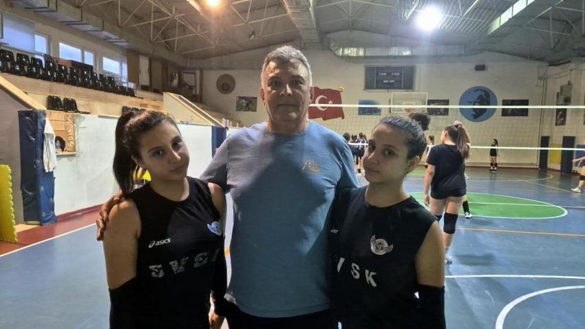 İkiz kardeşlerin voleybol aşkı: Aynı sahada ter döküyorlar, aynı hayali kuruyorlar
