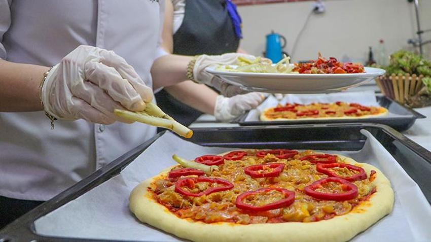 Diyarbakır'ın pizzası işte böyle olur! Kenger pizzaya da girdi