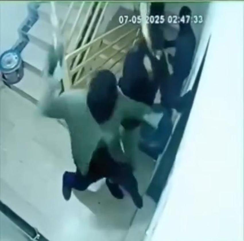 Kar maskeli 4 saldırgan çekiç, balta ve levyelerle husumetlilerinin kapısını parçalayıp kaçtı