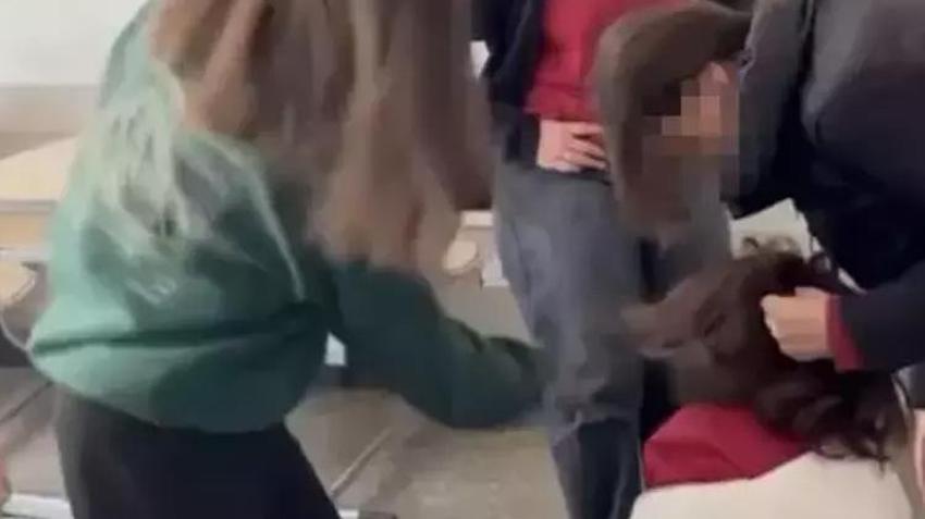 Önce Sivas sonra Bursa! 7 liseli kızın görüntülerini Türkiye konuşuyor, ailesine itiraf edince iğrençlik ortaya çıktı