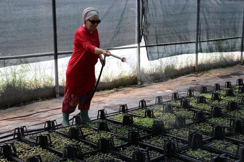 Evde otururken akıllarına geldi! 8 kadın birleşip kurdu, her gün binlerce üretiyorlar