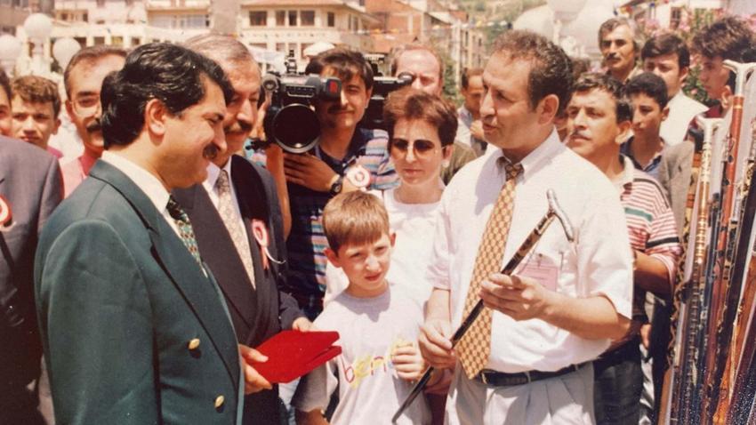 Tayini Zonguldak'a çıktı, hayatı değişti! Okul müdürlüğü yerine inat uğruna bu mesleği seçti, ünlülerin vazgeçilmezi oldu