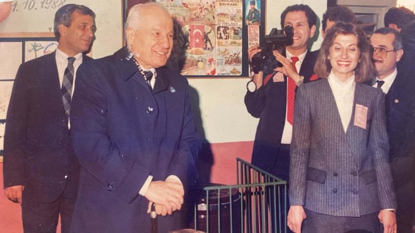 Tayini Zonguldak'a çıktı, hayatı değişti! Okul müdürlüğü yerine inat uğruna bu mesleği seçti, ünlülerin vazgeçilmezi oldu