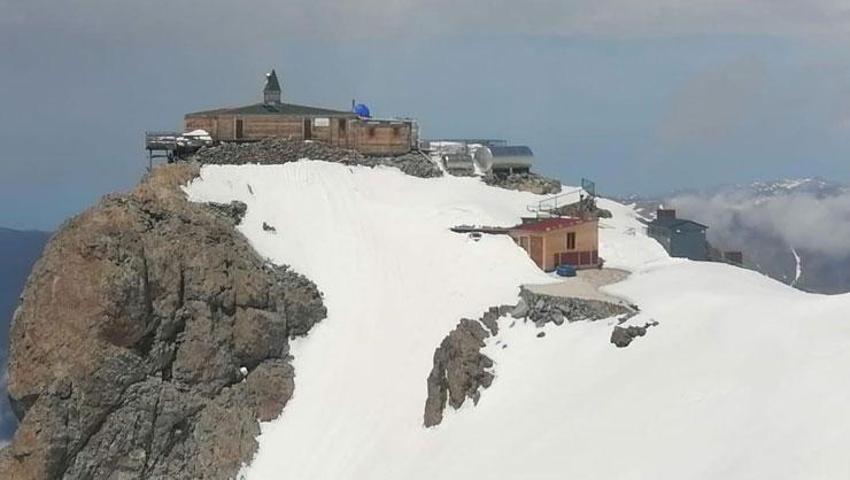 Trabzon'da 4 metrelik karla zorlu mücadele! Belediye ekipleri harekete geçti
