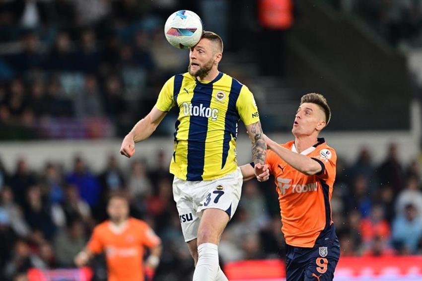 Başakşehir Fenerbahçe maçında gol yağmuru! Kanarya 3 puanla moral depoladı