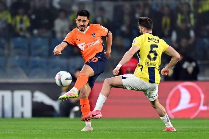 Başakşehir Fenerbahçe maçında gol yağmuru! Kanarya 3 puanla moral depoladı