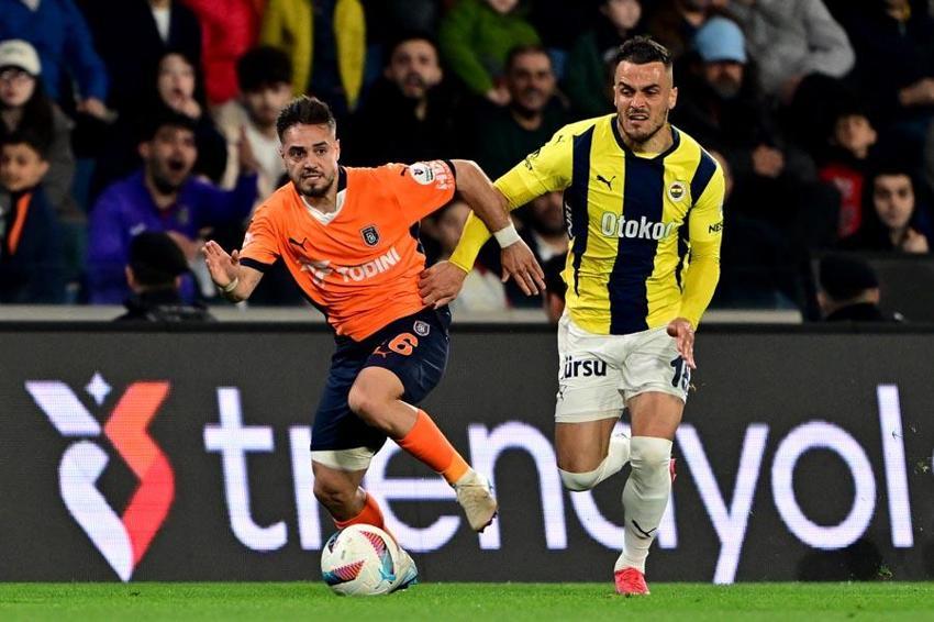 Başakşehir Fenerbahçe maçında gol yağmuru! Kanarya 3 puanla moral depoladı